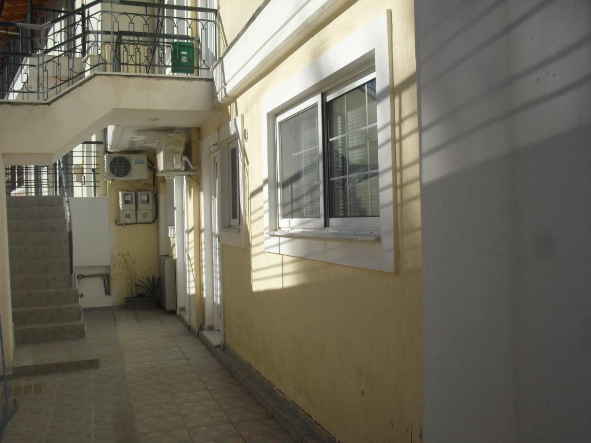 Ανεξάρτητη Γκαρσονιέρα Κοντά Στο Κέντρο Της Πάτραςアパートメント エクステリア 写真